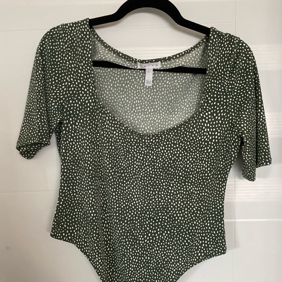 Green dotted bodysuit - Picture 1 of 1